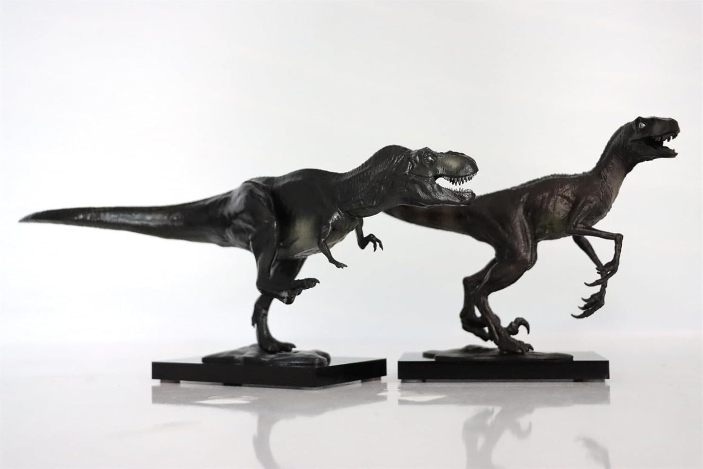 DINO DREAM 周年記念モデル ティラノサウルス VS ヴェロキラプトル フィギュア セット Tレックス T-REX 20cm級 肉食 恐竜 台座付け リアル 銅像 樹脂 プラモデル 模型 塗装済 置物