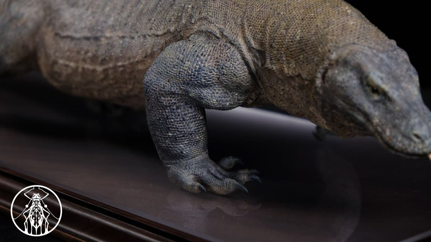 APHID STUDIO コモドオオトカゲ フィギュア コモドドラゴン 動物 爬虫綱 有鱗目 オオトカゲ科 リアル 樹脂 プラモデル 大人のおもちゃ 模型 プレゼント 置物 台座付き
