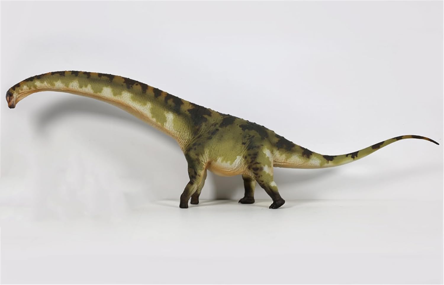 HAOLONGGOOD 1/35 Scale Dread Notus Model Dinosaur Figure, Total Length: Approx. 27.6 inches (70 cm), Large Size, Realistic, Dragon Legs, Titanosaurus, Model, Plastic Model, Finished Product (Green