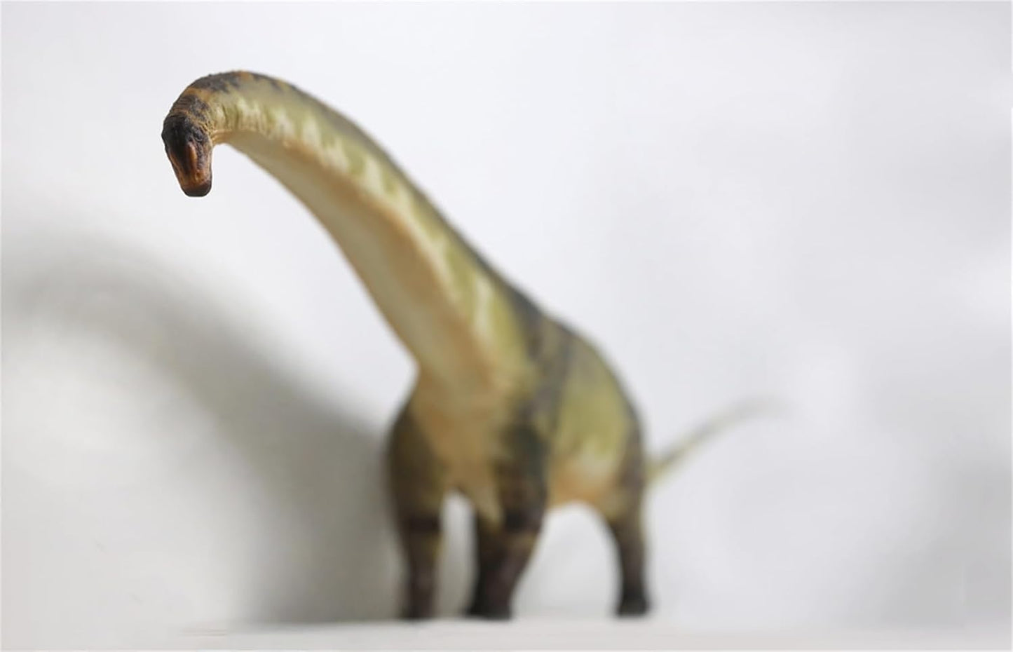 HAOLONGGOOD 1/35 Scale Dread Notus Model Dinosaur Figure, Total Length: Approx. 27.6 inches (70 cm), Large Size, Realistic, Dragon Legs, Titanosaurus, Model, Plastic Model, Finished Product (Green