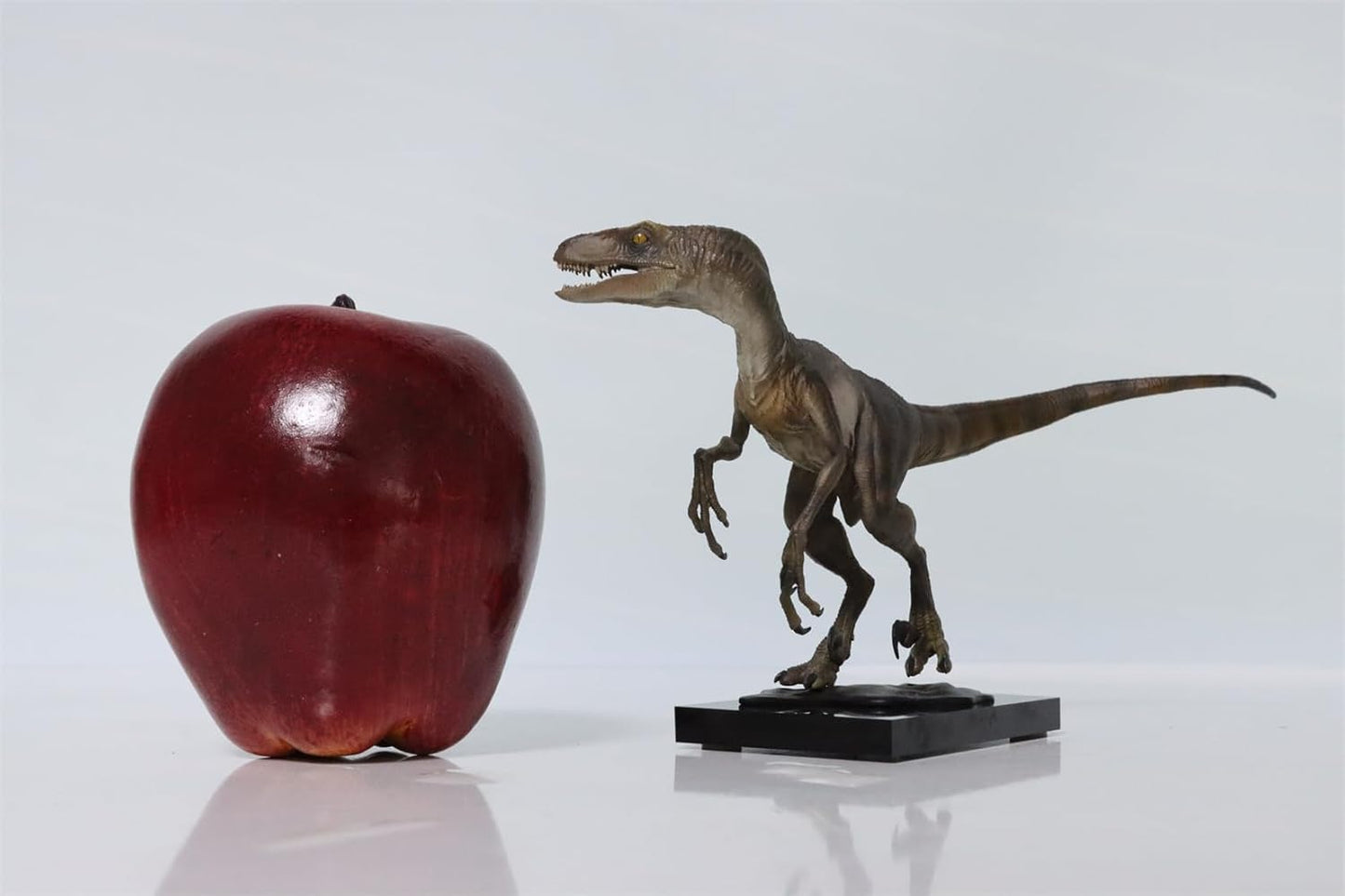 DINO DREAM ヴェロキラプトル 恐竜 肉食 リアル フィギュア PVC プラモデル おもちゃ 模型 プレゼント プレミアム 20cm級 オリジナル スタチュー 塗装済 完商品の画像