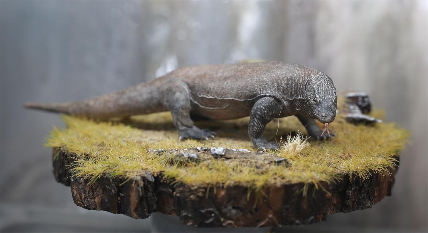 Alex STUDIO コモドオオトカゲ フィギュア コモドドラゴン 動物 爬虫綱 有鱗目 オオトカゲ科 リアル 樹脂 プラモデル 大人のおもちゃ 模型 プレゼント 置物 台座付き (1/20-18) [並行輸入品]