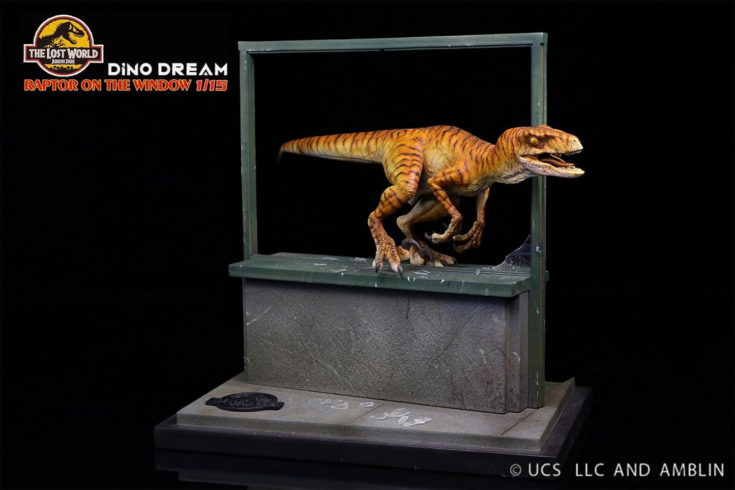 DINO DREAM 1/5 サイズ 窓辺のヴェロキラプトル フィギュア 小型 肉食 恐竜 20cm級 リアル 樹脂 プラモデル 模型 塗装済 置物 台座付き 情景セット スタチュー [並行輸入品]