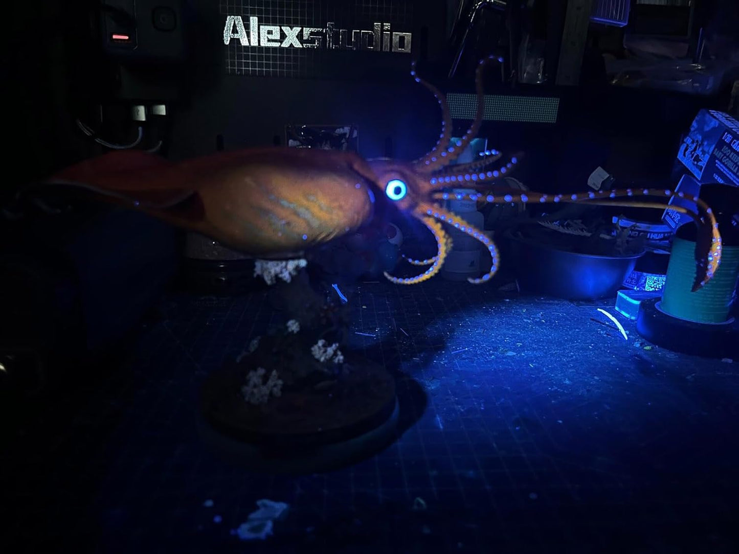 Alex STUDIO ダイオウホウズキイカ フィギュア ダイオウイカ サメハダホウズキイカ科 動物 無脊椎動物 海洋生物 リアル 樹脂 プラモデル 大人のおもちゃ 模型 プレゼント 置物 台座付き (15cm) [並行輸入品]