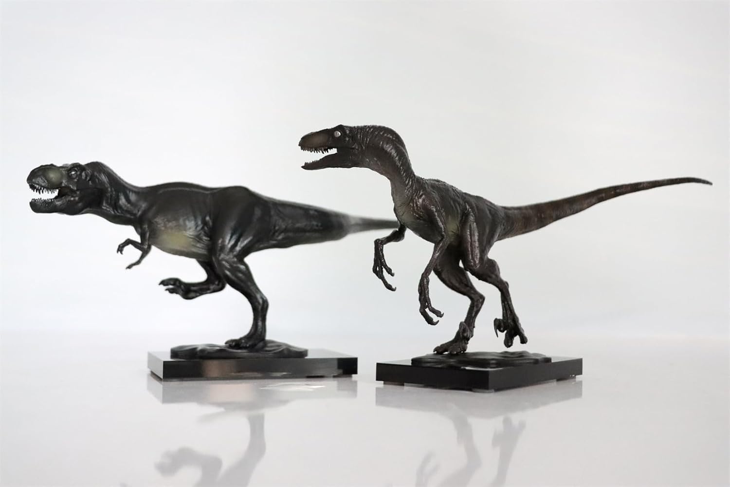 DINO DREAM 周年記念モデル ティラノサウルス VS ヴェロキラプトル フィギュア セット Tレックス Ｔ-REX 20cm級 肉食 恐竜 台座付け リアル 銅像 樹脂 プラモデル 模型 塗装済 置物