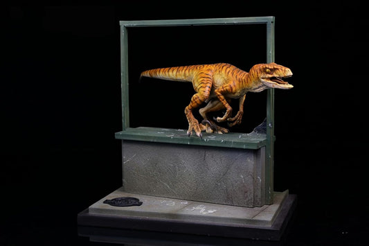 DINO DREAM 1/5 サイズ 窓辺のヴェロキラプトル フィギュア 小型 肉食 恐竜 20cm級 リアル 樹脂 プラモデル 模型 塗装済 置物 台座付き 情景セット スタチュー [並行輸入品]
