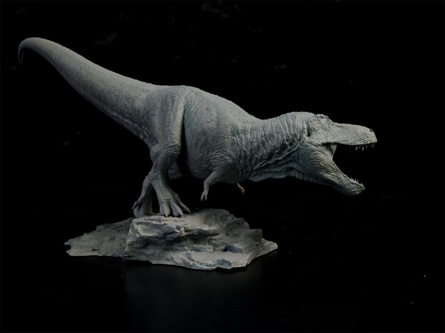 Vikas Prajapat ティラノサウルス フィギュア ガレキ 塗装指定可 Tレックス T-REX 獣脚類 恐竜 模型 白亜紀 情景セット プラモデル 大人おもちゃ プレゼント (1/10塗装済み) [並行輸入品]