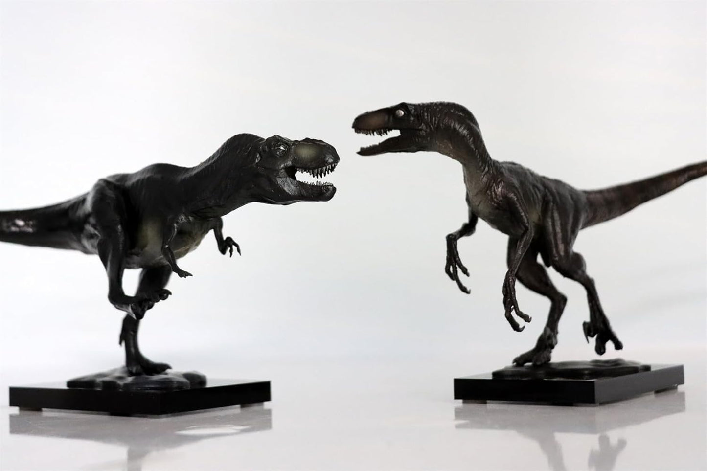 DINO DREAM 周年記念モデル ティラノサウルス VS ヴェロキラプトル フィギュア セット Tレックス Ｔ-REX 20cm級 肉食 恐竜 台座付け リアル 銅像 樹脂 プラモデル 模型 塗装済 置物