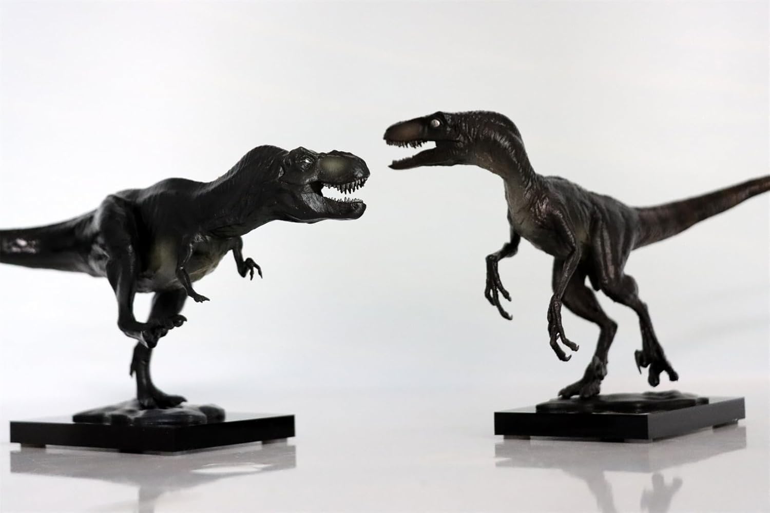 DINO DREAM 周年記念モデル ティラノサウルス VS ヴェロキラプトル フィギュア セット Tレックス Ｔ-REX 20cm級 肉食 恐竜 台座付け リアル 銅像 樹脂 プラモデル 模型 塗装済 置物