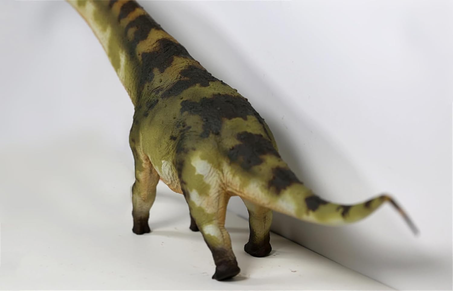 HAOLONGGOOD 1/35 Scale Dread Notus Model Dinosaur Figure, Total Length: Approx. 27.6 inches (70 cm), Large Size, Realistic, Dragon Legs, Titanosaurus, Model, Plastic Model, Finished Product (Green