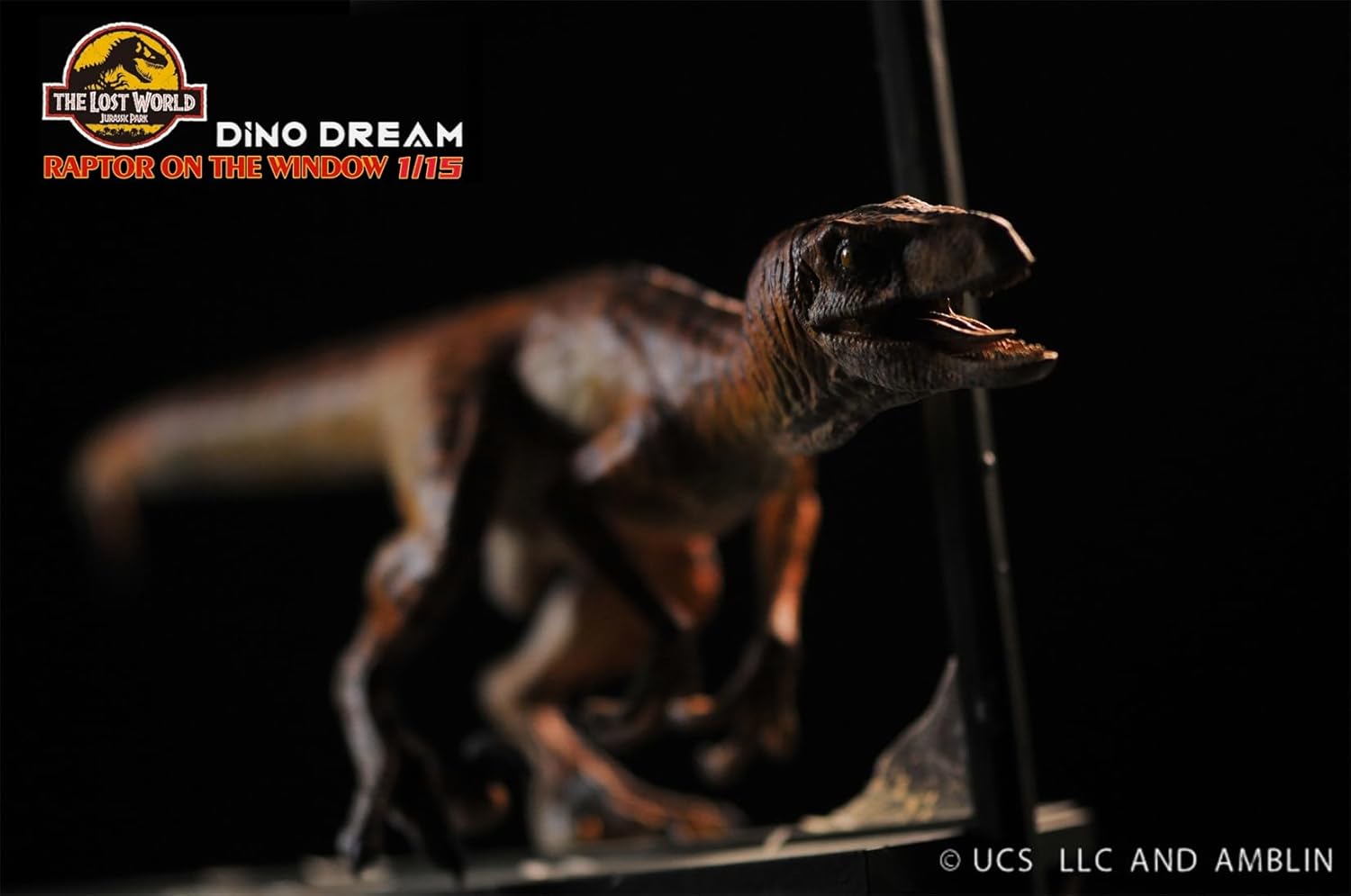 DINO DREAM 1/5 サイズ 窓辺のヴェロキラプトル フィギュア 小型 肉食 恐竜 20cm級 リアル 樹脂 プラモデル 模型 塗装済 置物 台座付き 情景セット スタチュー [並行輸入品]