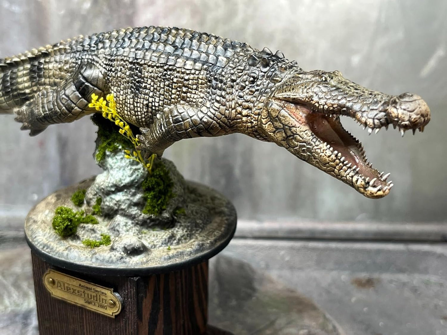 Alex STUDIO デイノスクス フィギュア22cm中生代白亜紀 ワニ アリゲーター上科 肉食動物 リアル 樹脂 プラモデル 大人のおもちゃ 模型 プレゼント 置物 台座付き [並行輸入品]