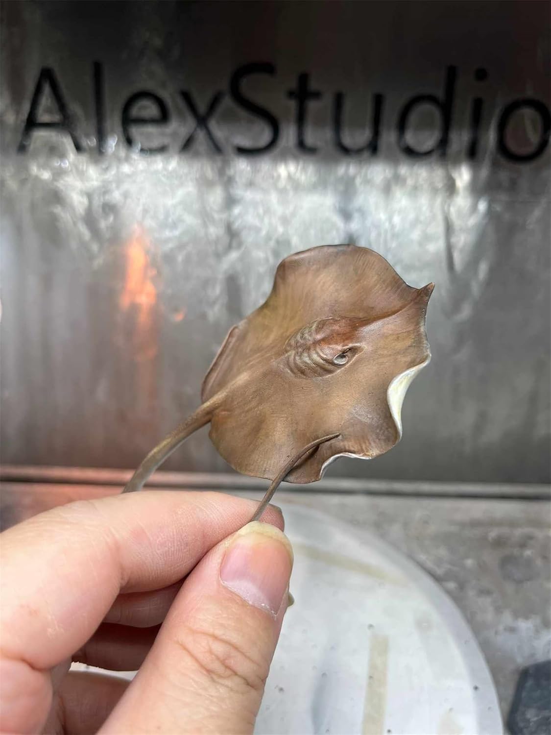 BACALYSO | ALEX STUDIO Plaque Lavane Figure, Endangered, World's Largest Freshwater Fish, Stingray Family, Thorny Stingray, Resin, Painted, Cute, Realistic Animal, Plastic Model, Toy, Figurine (1/15)