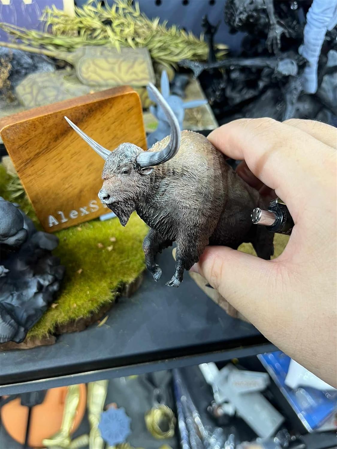 BACALYSO | ALEX STUDIO Giant Bison Figure, Paleozoic, Pleistocene Extinct Animal, Whale Couhoe, Cow Family, Bison Genus, Resin, Painted Plastic, Includes Base, Statue, Cute, Realistic Animal, Plastic