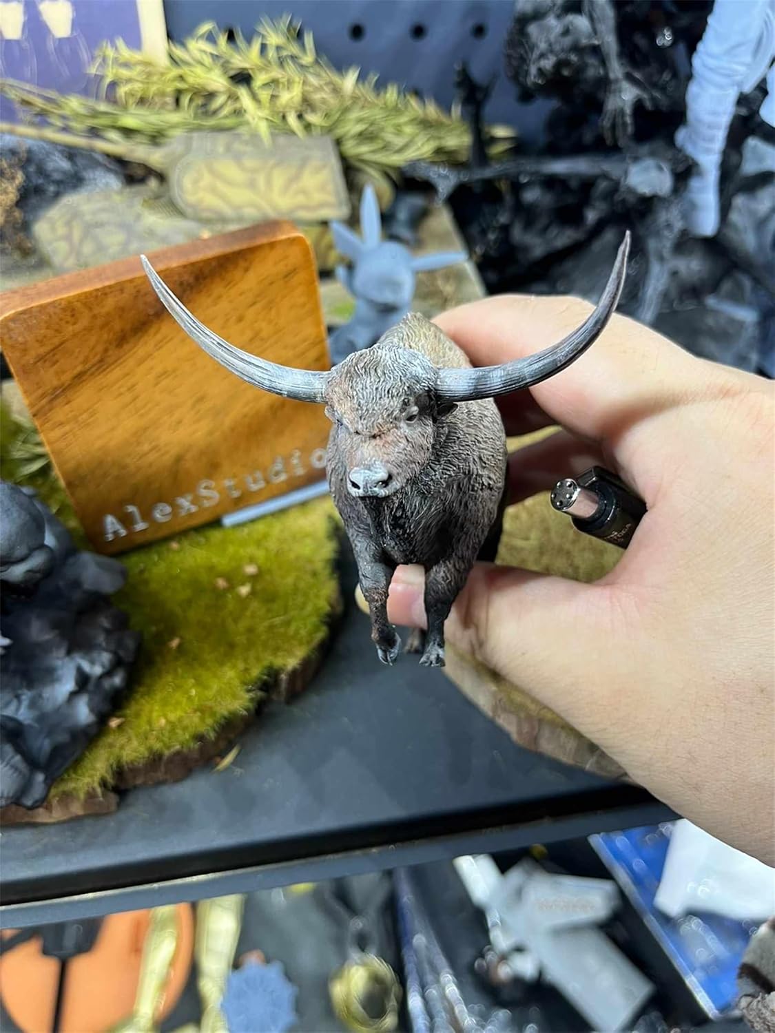 BACALYSO | ALEX STUDIO Giant Bison Figure, Paleozoic, Pleistocene Extinct Animal, Whale Couhoe, Cow Family, Bison Genus, Resin, Painted Plastic, Includes Base, Statue, Cute, Realistic Animal, Plastic