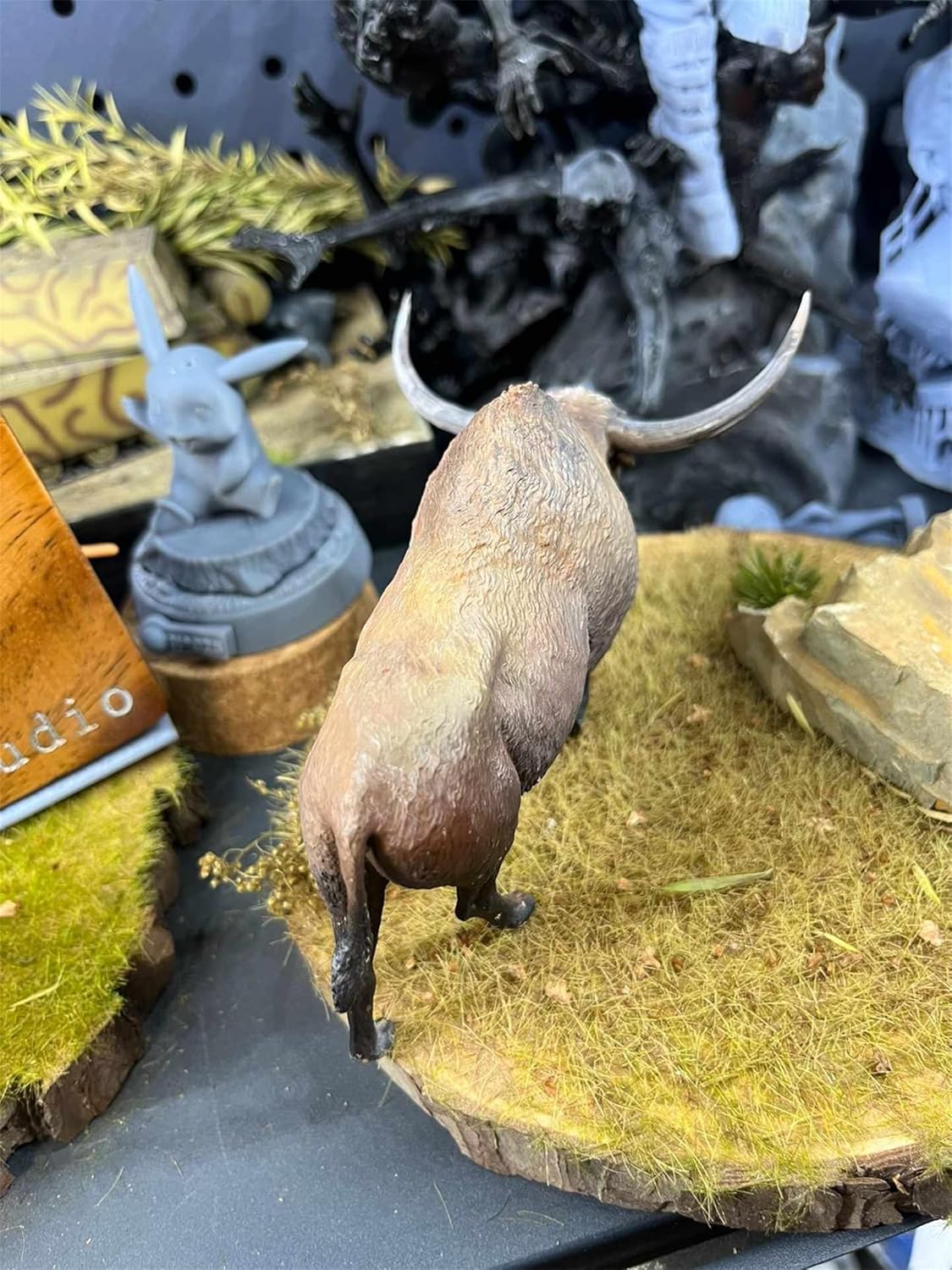 BACALYSO | ALEX STUDIO Giant Bison Figure, Paleozoic, Pleistocene Extinct Animal, Whale Couhoe, Cow Family, Bison Genus, Resin, Painted Plastic, Includes Base, Statue, Cute, Realistic Animal, Plastic