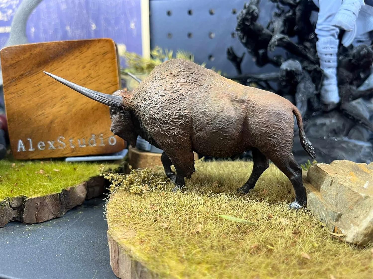 BACALYSO | ALEX STUDIO Giant Bison Figure, Paleozoic, Pleistocene Extinct Animal, Whale Couhoe, Cow Family, Bison Genus, Resin, Painted Plastic, Includes Base, Statue, Cute, Realistic Animal, Plastic